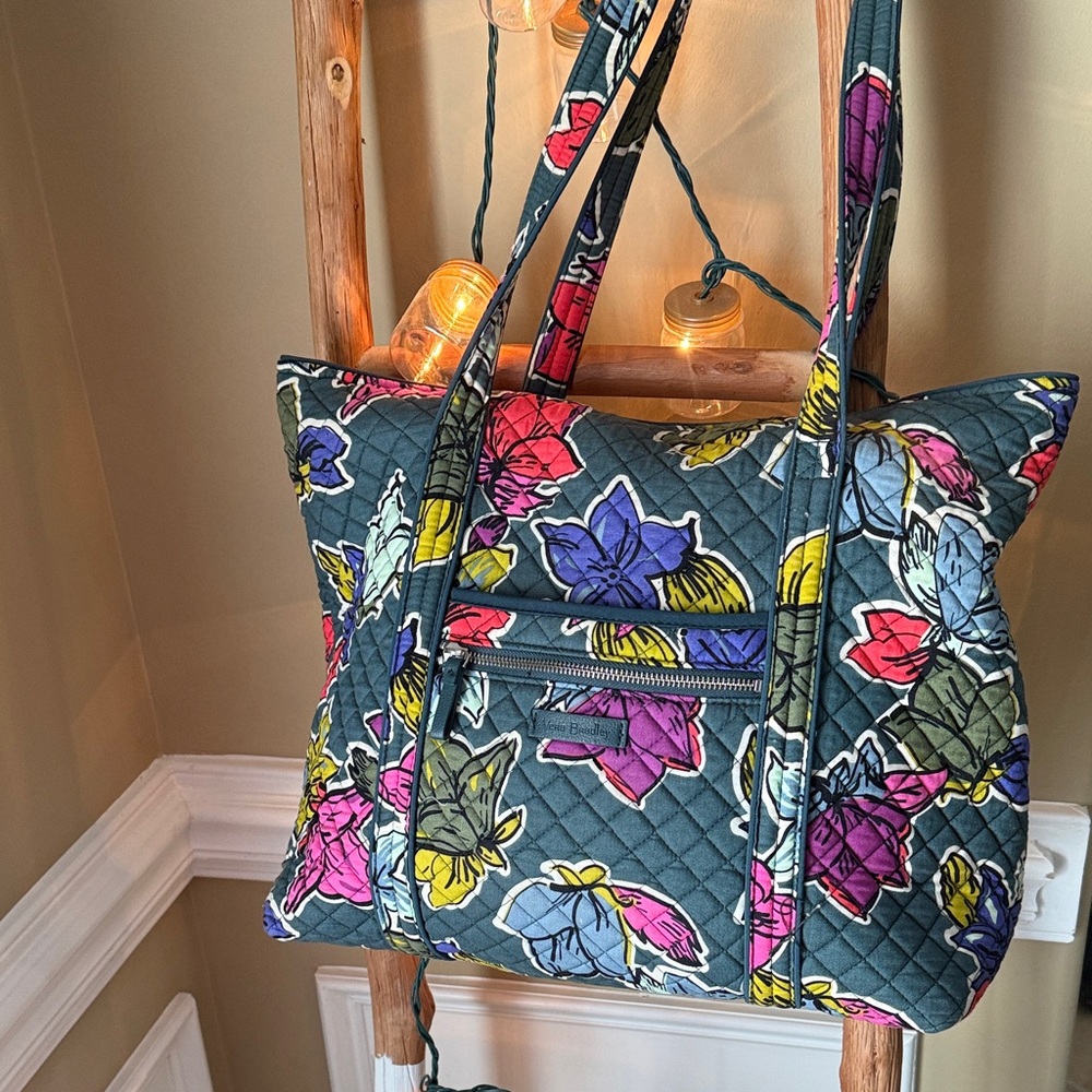 Vera Bradley Quilted Floral Tote in falling Leaves 🍂 - Picture 2 of 11